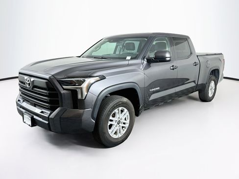 Used 2022 Toyota Tundra SR5 AWD/4WD image 3