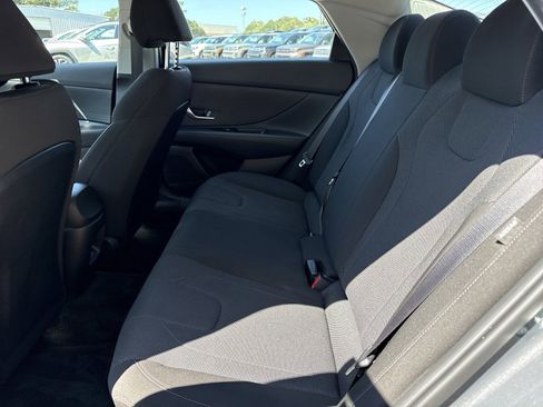 Certified 2024 Hyundai Elantra SE image 13