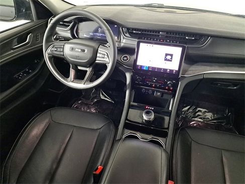 Used 2023 Jeep Grand Cherokee Limited image 14