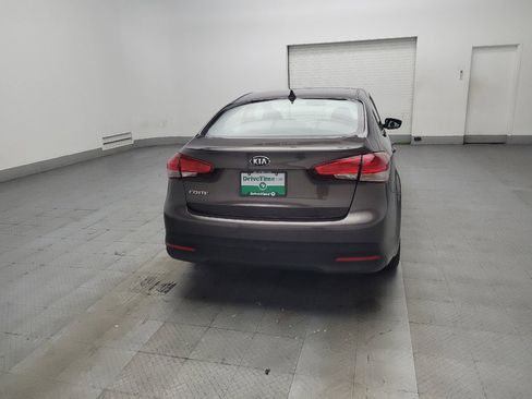 Used 2017 Kia Forte LX image 7
