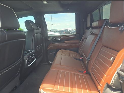 Used 2024 GMC Sierra 3500 Denali Ultimate AWD/4WD image 9
