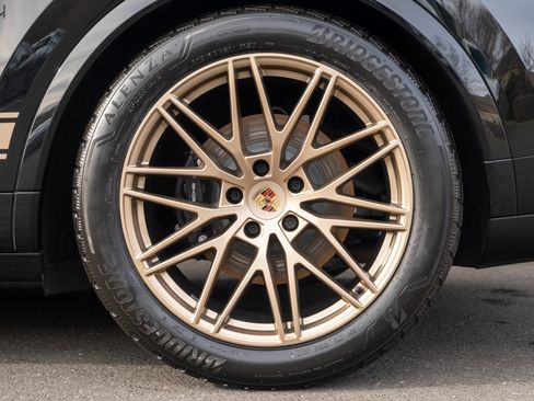 Certified 2025 Porsche Cayenne S image 13