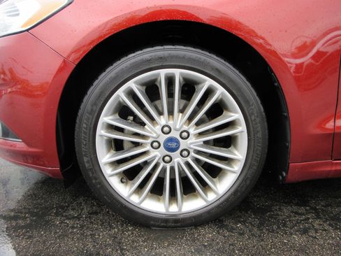 Used 2014 Ford Fusion SE w/ Equipment Group 202A FWD image 19