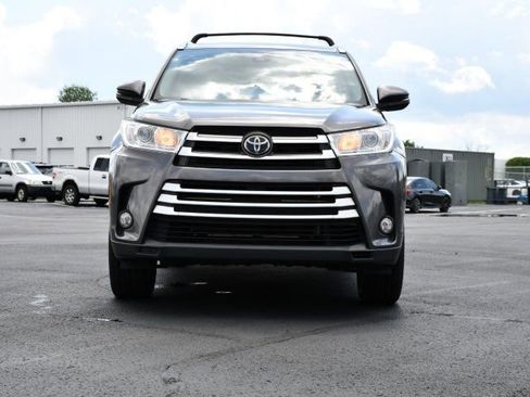 Used 2018 Toyota Highlander XLE AWD/4WD image 2