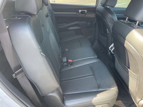 Used 2025 Kia Sorento S w/ Panoramic Sunroof Package image 18