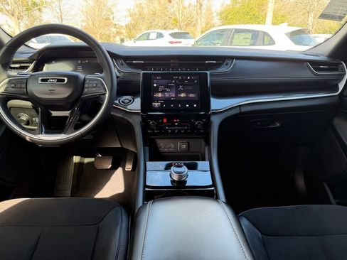 Used 2023 Jeep Grand Cherokee L Altitude image 14