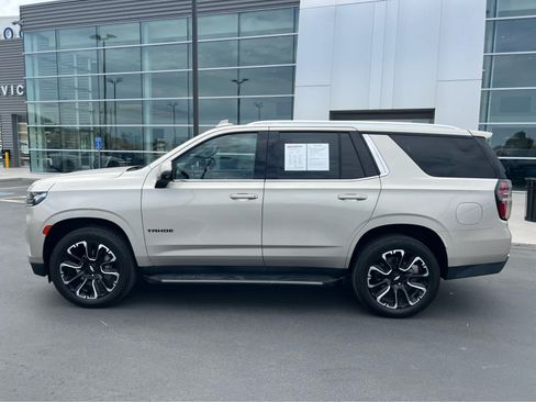 Used 2022 Chevrolet Tahoe LT w/ LT Signature Plus Package AWD/4WD image 12