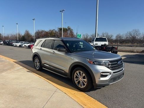 Used 2020 Ford Explorer XLT w/ Equipment Group 202A image 7