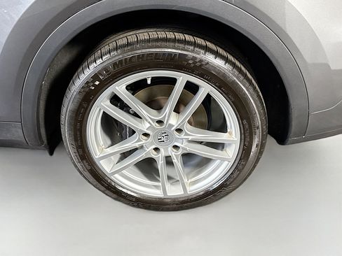 Used 2023 Porsche Cayenne AWD/4WD image 36