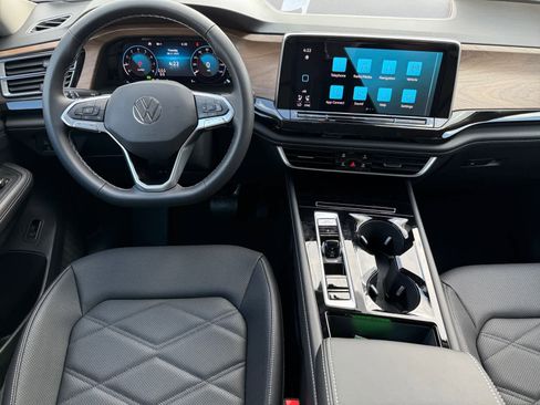 New 2026 Volkswagen Atlas SE image 11