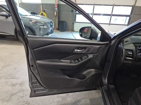 Used 2024 Nissan Rogue SV FWD image 10