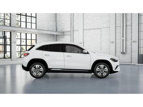 Used 2026 Mercedes-Benz GLA 250 4MATIC image 16