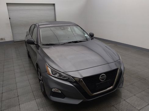 Used 2022 Nissan Altima 2.5 SR FWD image 14