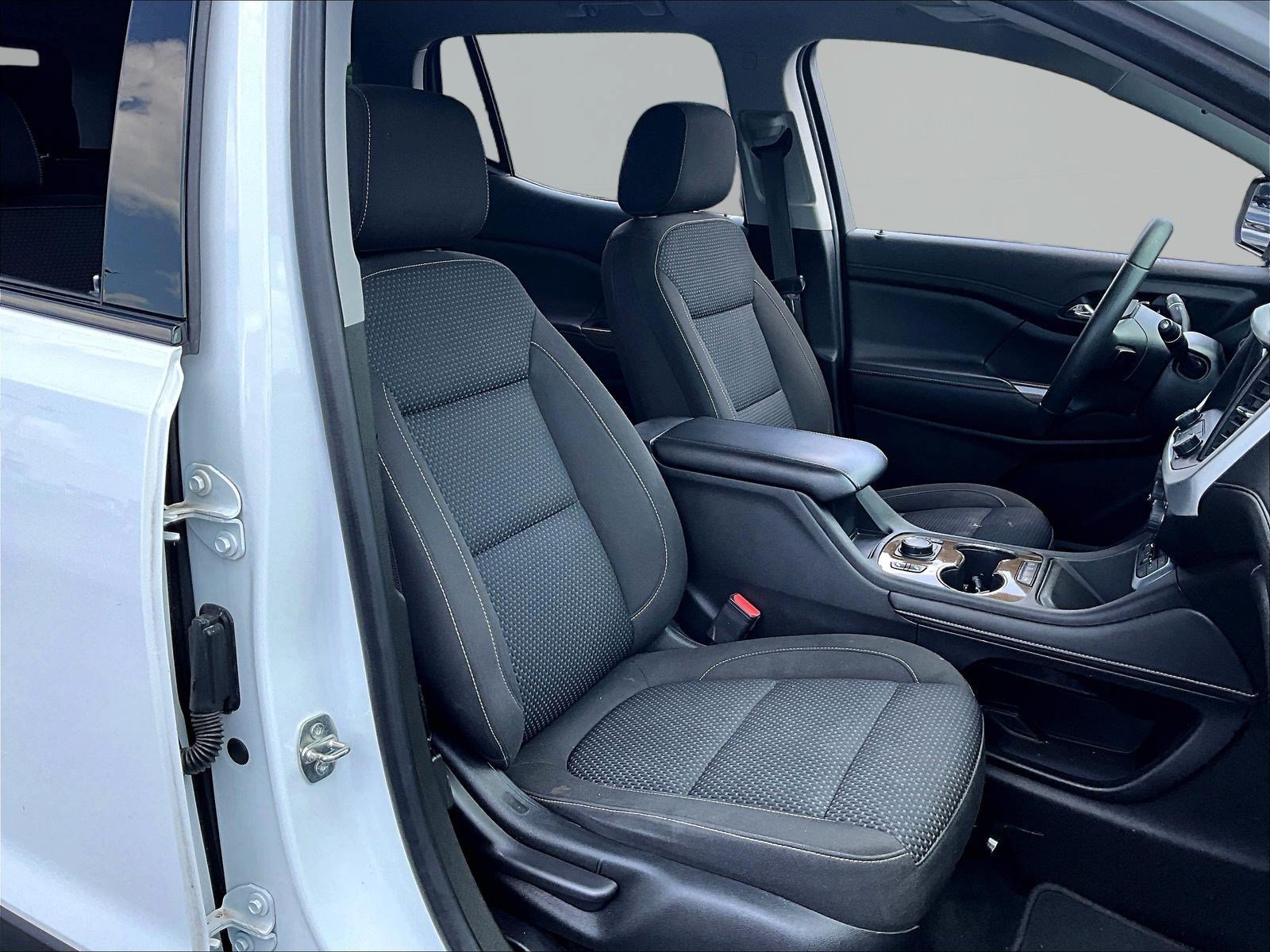 Used 2022 GMC Acadia SLE w/ Driver Convenience Package FWD image 29