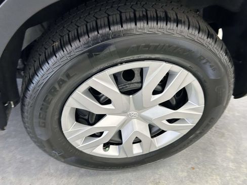 Used 2026 Toyota Corolla Cross L FWD image 9
