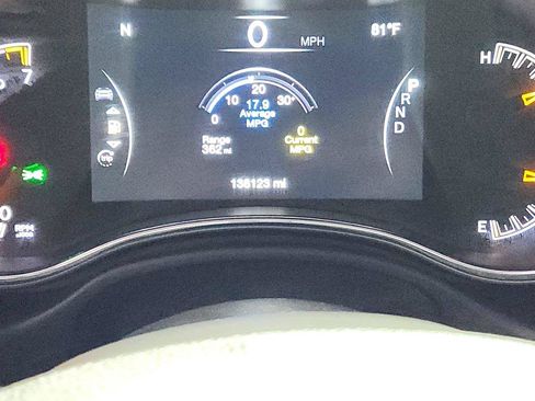 Used 2018 Jeep Grand Cherokee Laredo AWD/4WD image 26