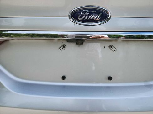 Used 2017 Ford Fusion SE w/ Fusion SE Technology Package FWD image 10