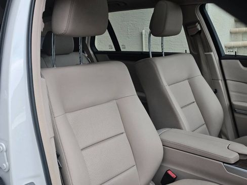 Used 2014 Mercedes-Benz E 350 E 350 Luxury 4MATIC AWD 4dr Wa image 71