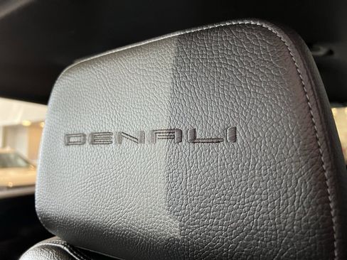 Used 2021 GMC Sierra 2500 Denali w/ Technology Package image 15