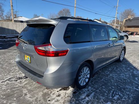 Used 2015 Toyota Sienna XLE Premium image 7