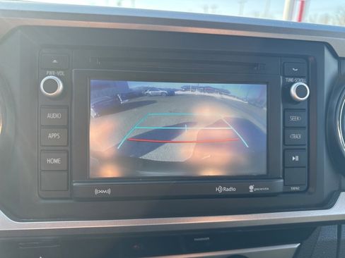 Used 2017 Toyota Tacoma SR5 w/ SR5 Appearance Package (SM) image 15