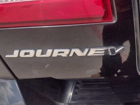 Used 2016 Dodge Journey SE w/ Flexible Seating Group image 9