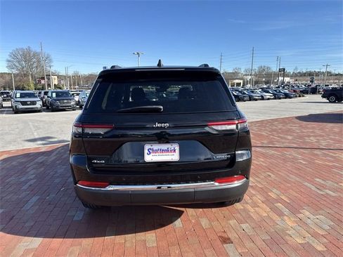 Used 2023 Jeep Grand Cherokee Laredo w/ Luxury Tech Group I image 35