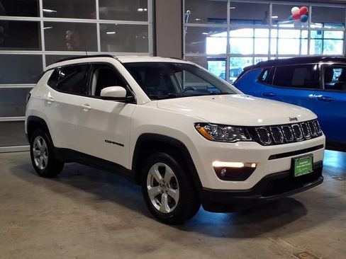 Used 2019 Jeep Compass Latitude w/ Popular Equipment Group AWD/4WD image 3