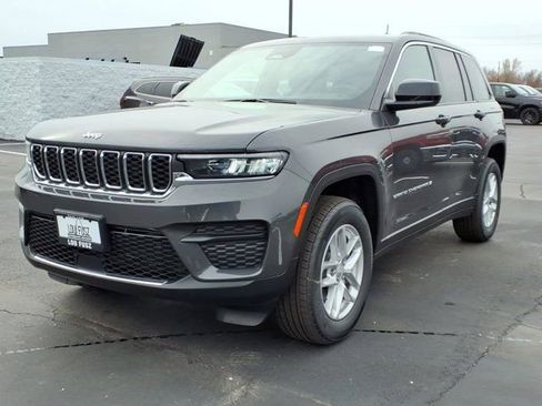 New 2026 Jeep Grand Cherokee Laredo AWD/4WD image 2