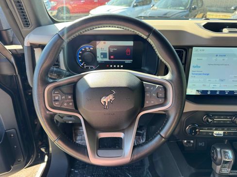 Used 2022 Ford Bronco Wildtrak image 17