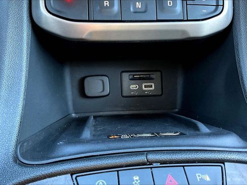 Used 2022 GMC Acadia Denali w/ Denali Ultimate Package image 32