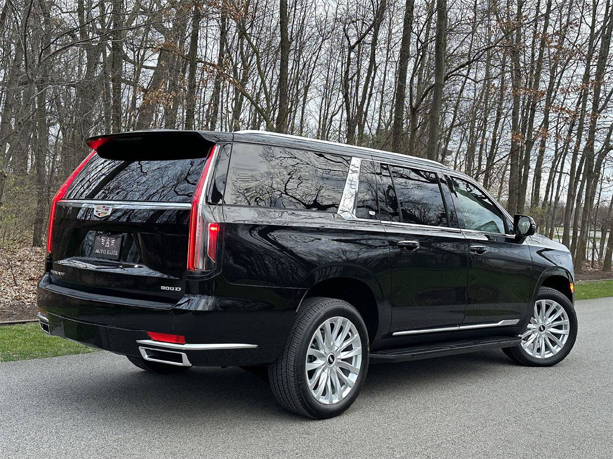 Used 2024 Cadillac Escalade ESV Luxury AWD/4WD image 2