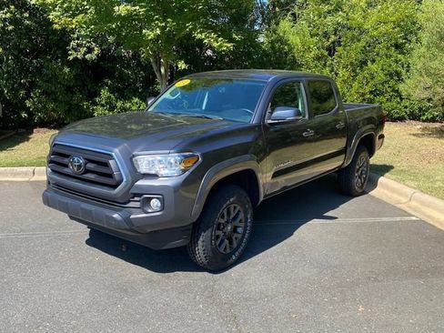Used 2022 Toyota Tacoma SR5 w/ Technology Package RWD image 3