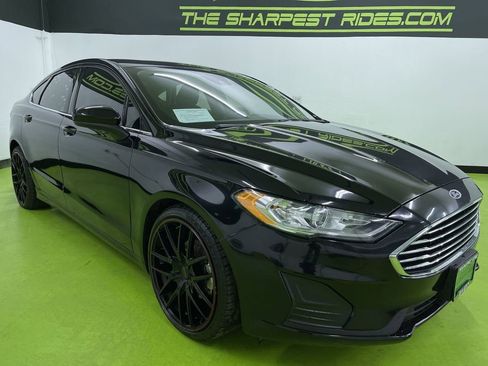 Used 2020 Ford Fusion SE image 2