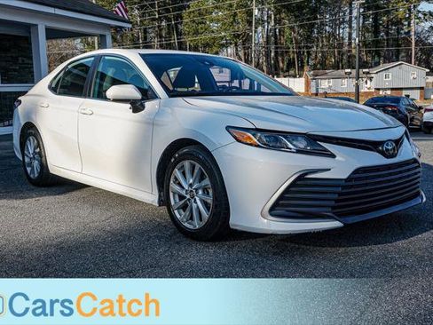 Used 2022 Toyota Camry LE image 10