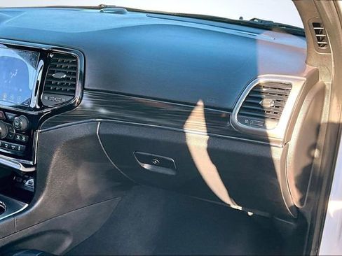 Used 2019 Jeep Grand Cherokee Limited image 25