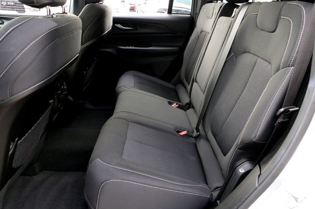 Used 2025 Jeep Grand Cherokee Laredo X w/ Luxury Tech Group I AWD/4WD image 25