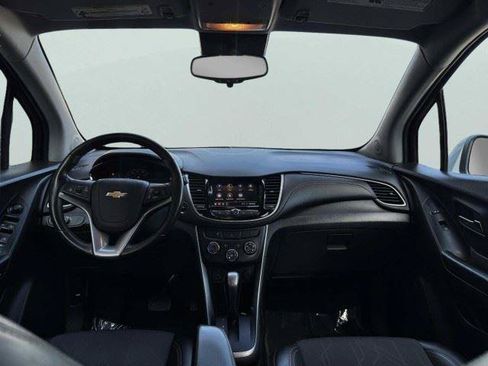 Used 2021 Chevrolet Trax LT w/ Driver Confidence Package AWD/4WD image 38