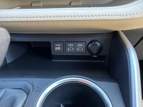 Used 2023 Toyota Highlander XLE AWD/4WD image 27