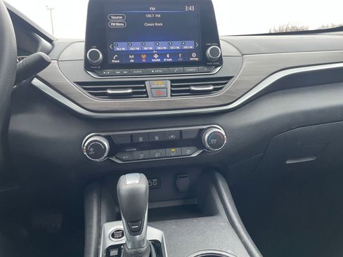 Used 2025 Nissan Altima 2.5 SV image 18