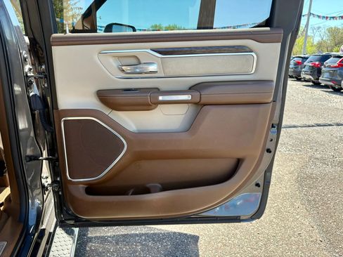 Used 2019 RAM 1500 Laramie AWD/4WD image 12