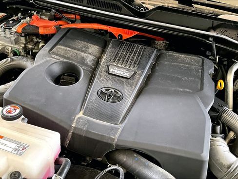 Used 2024 Toyota Sequoia Platinum AWD/4WD image 30