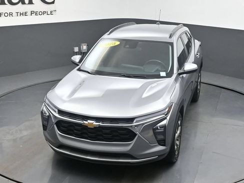 Used 2025 Chevrolet Trax LT w/ Driver Confidence Package FWD image 48