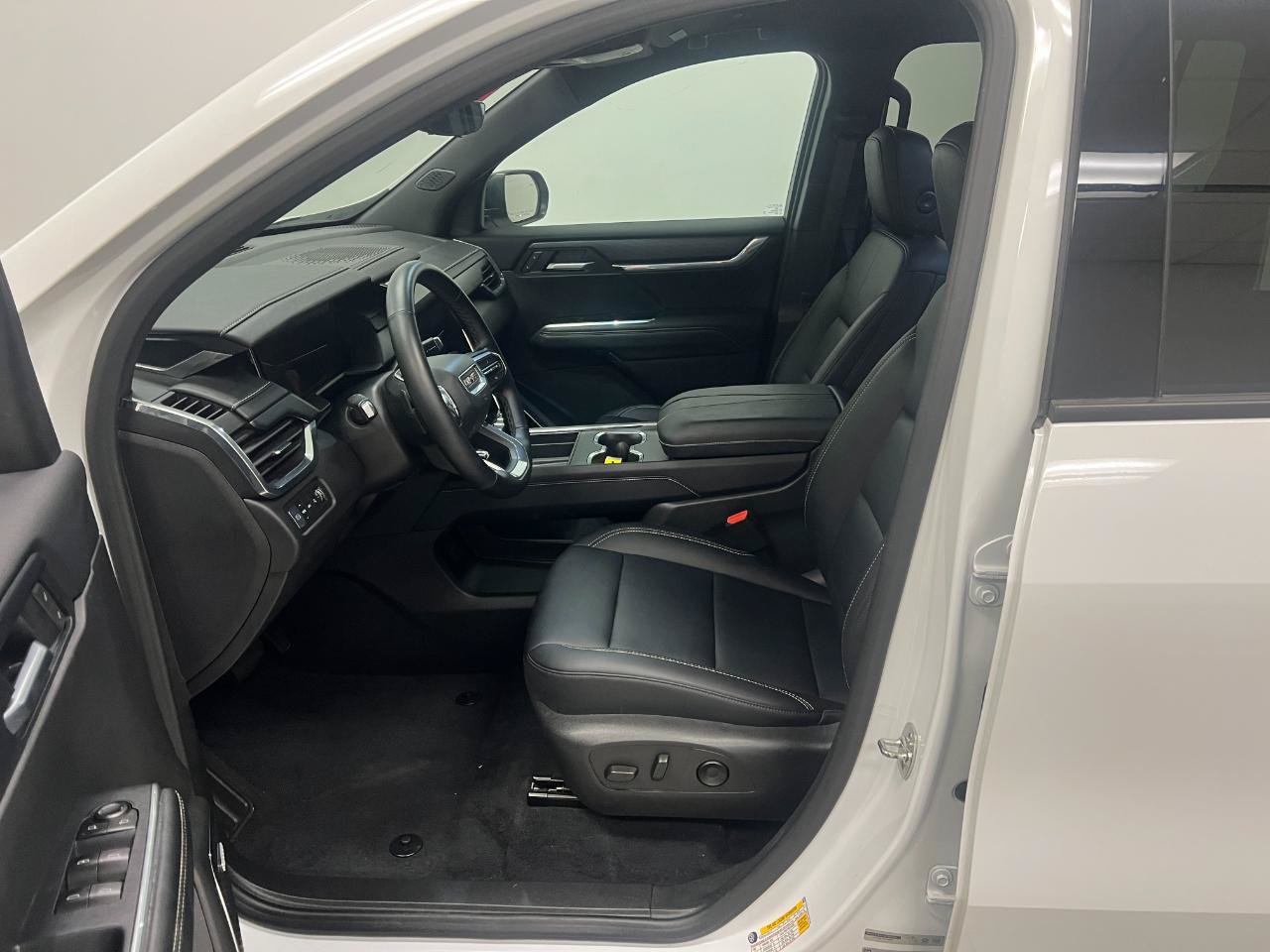 Used 2026 GMC Acadia Elevation w/ Elevation Premium Package AWD/4WD image 24