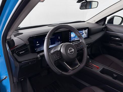 Used 2025 Nissan Kicks SR image 9