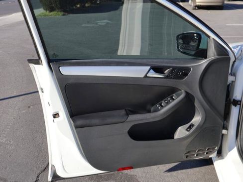 Used 2012 Volkswagen Jetta TDI w/ TDI Appearance Pkg image 12