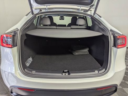 Used 2023 Tesla Model Y Long Range image 14
