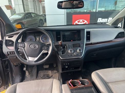 Used 2015 Toyota Sienna Limited Premium image 12