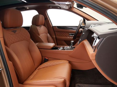 Used 2017 Bentley Bentayga AWD/4WD image 25