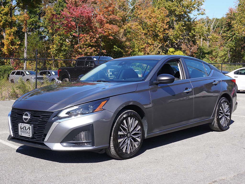 Used 2024 Nissan Altima 2.5 SV AWD/4WD image 5